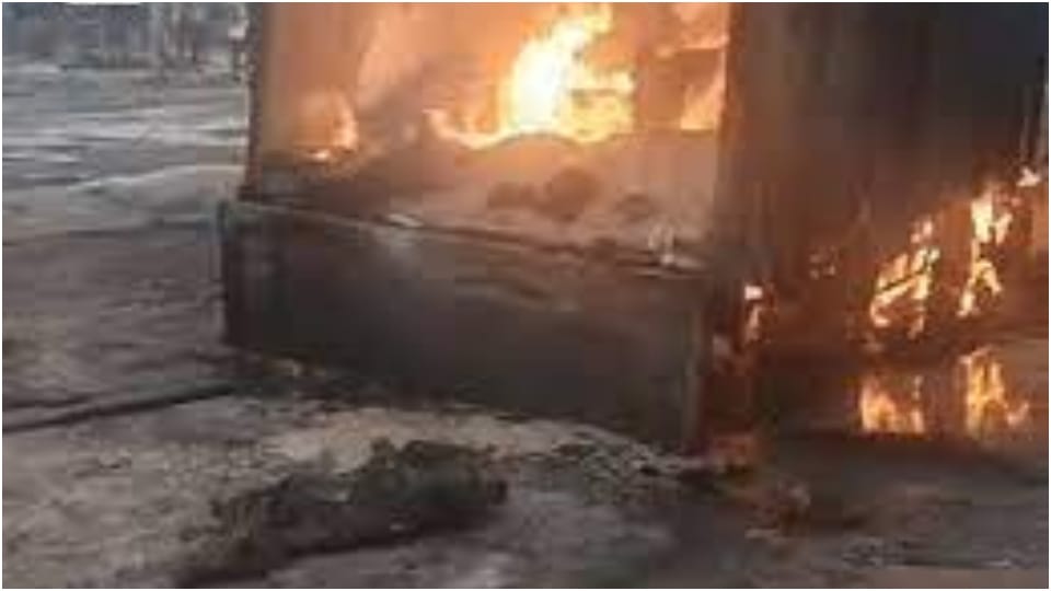 Fierce fire in 3 trucks on Jaipur-Ajmer highway more than 12 cattle including two people burnt alive