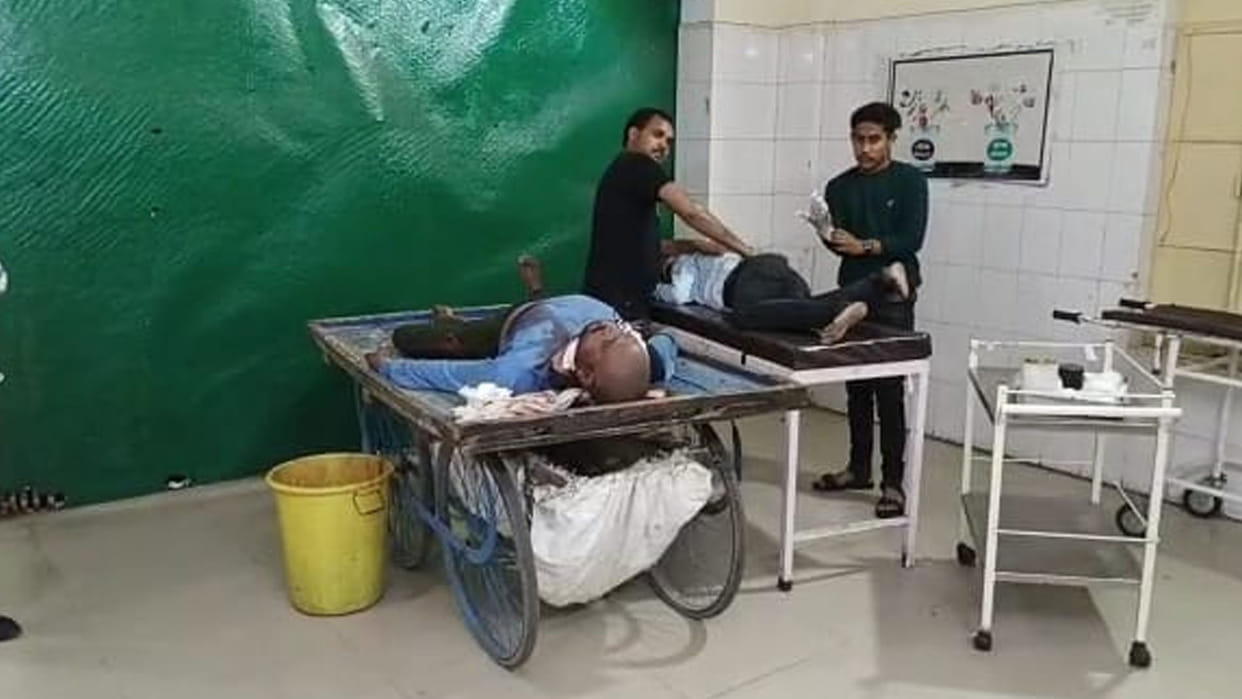 Ambulance did not come for half an hour, patient was dragged for two kms on handcart and taken to hospital