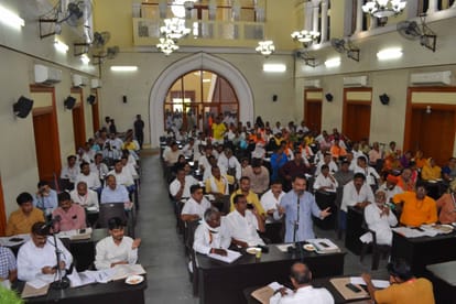 Proposal of 550 crores passed in the house, questions were raised on not wearing mayor's gown, then the mayor