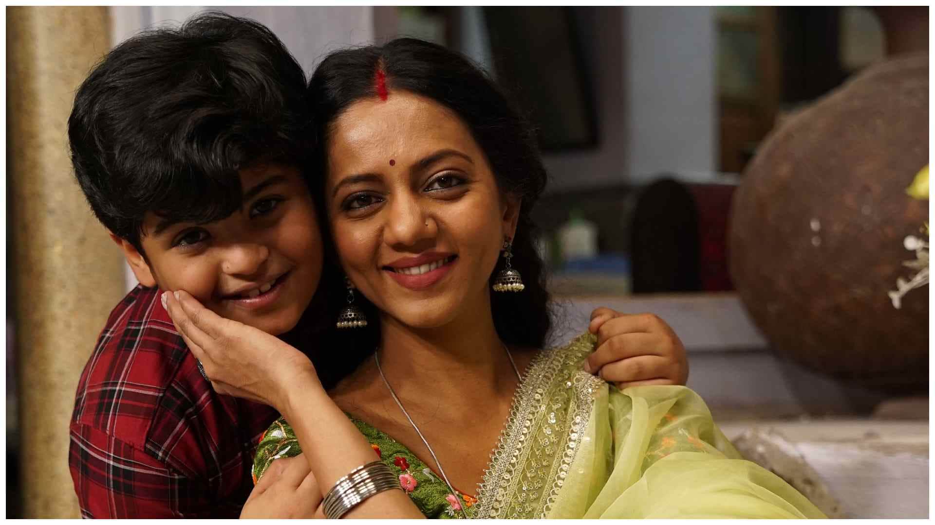 Neha Joshi Show Doosri Maa Completes 200 episodes Drishyam 2 Actress and Team celebrated achievement in Jaipur