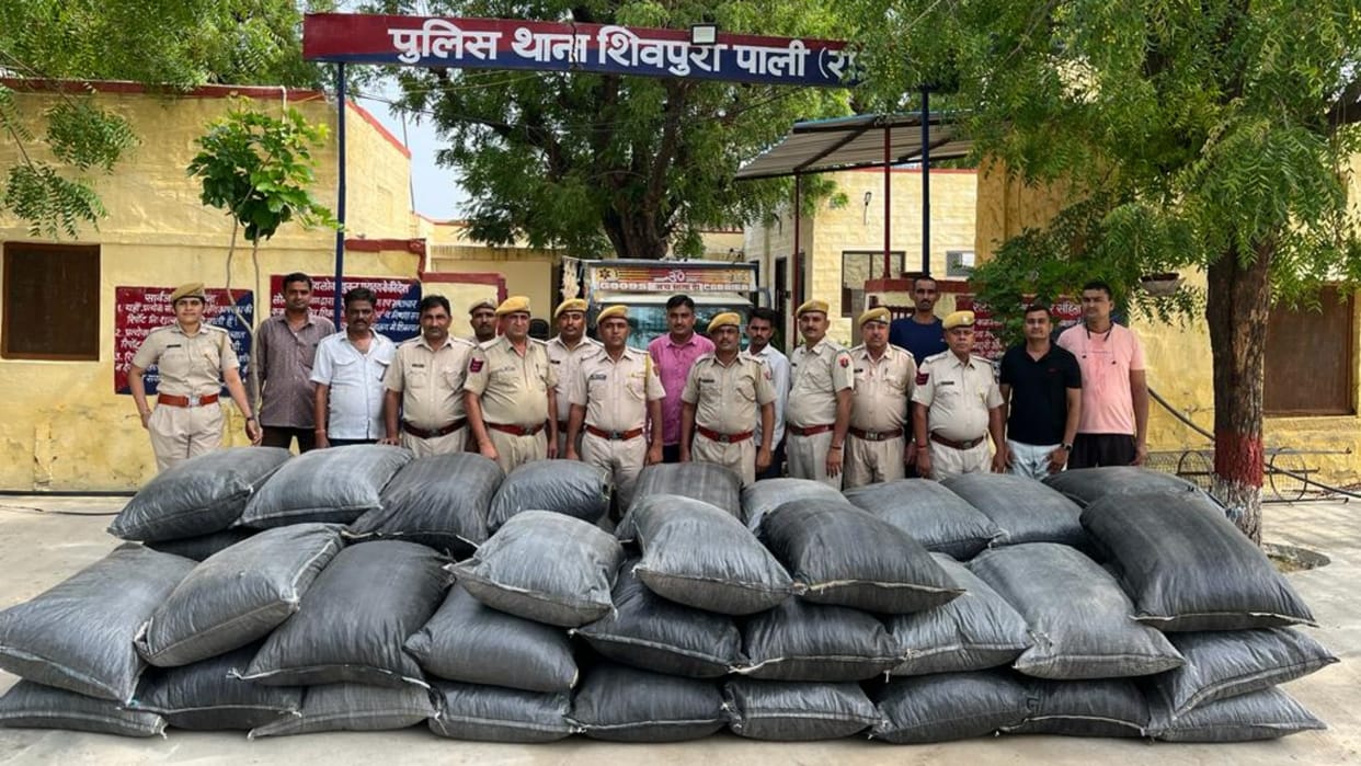 Pali Crime Firing between smugglers and police fled leaving illegal doda poppy worth Rs 50 lakh pickup seized