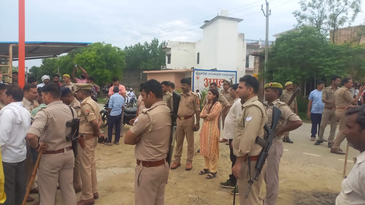 Saharanpur: Police removed the disputed board, Karni Sena and Kshatriya Samaj protests