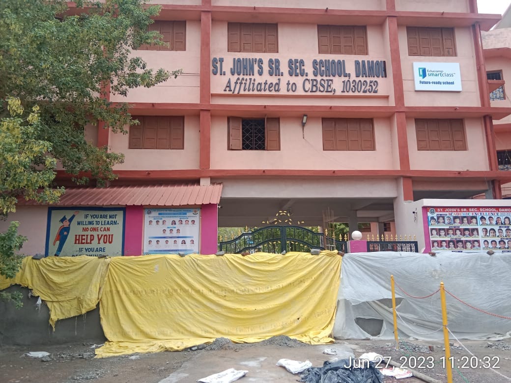 MP News: Police immediately break the wall built in front of the gate of Missionary School in Damoh: HighCourt