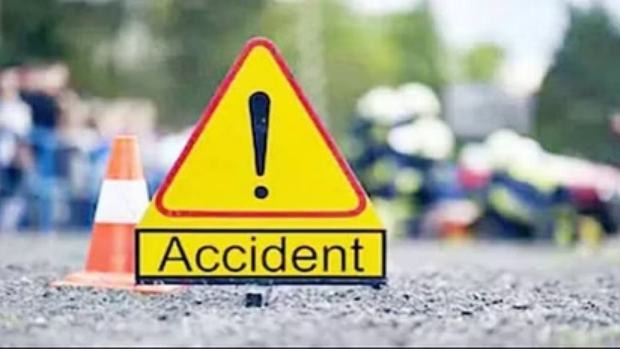 Ujjain: Pickup vehicle fell from the big bridge while saving the cow, driver died