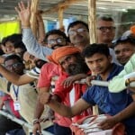 जम्मू में पंजीकरण के लिए लाइन में लगे भक्त