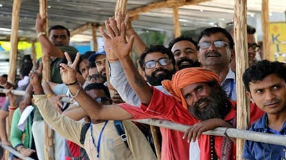 जम्मू: 3868 टोकन जारी, 812 श्रद्धालुओं ने कराया तत्काल पंजीकरण, अब जल्द होंगे बाबा बर्फानी के दर्शन Jammu: 3868 tokens issued 812 devotees did tatkal registration for amarnath yatra