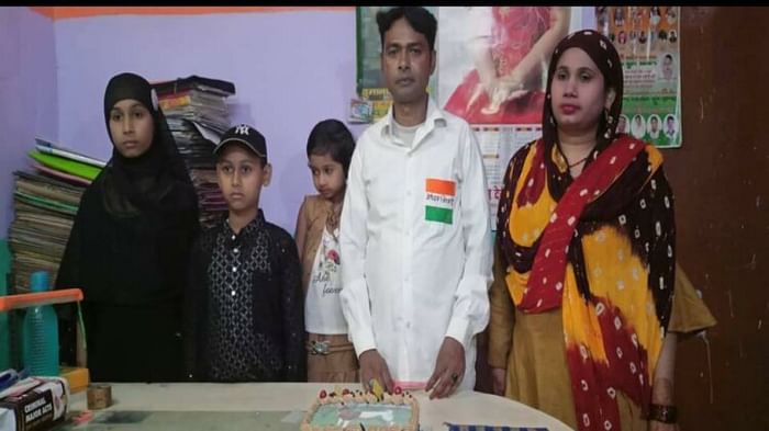 Chaman Sherwani family celebrate Bakrid by cutting cake with picture of a goat In Agra
