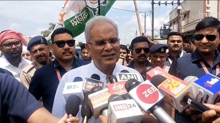'राहुल गांधी से डरती है केंद्र सरकार': CM भूपेश बघेल बोले- वो तो मोहब्बत की दुकान खोलने जा रहे थे मणिपुर