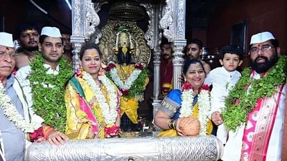 Maharashtra: मुख्यमंत्री एकनाथ शिंदे ने अषाढ़ी एकादशी पर पंढरपुर मंदिर में की पूजा, बताया-क्या मांगी दुआ maharashtra cm eknath shinde perform pooja in pandharpur temple on ashadhi ekadashi as long standing rituals