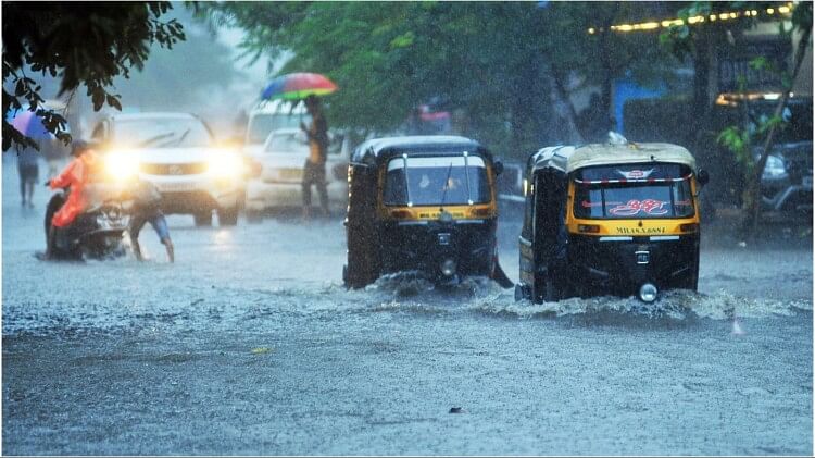 Monsoon: मुंबई में बारिश से बदतर हुए हालात, जगह-जगह भरा पानी, अगले 24 घंटे काफी भारी, देखें वीडियो