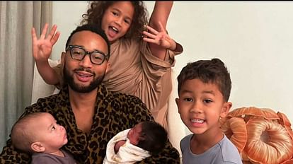 John Legend: बेबी बॉय के माता-पिता बने जॉन लीजेंड और क्रिसी टेगेन, सरोगेसी के जरिए हुआ चौथे बच्चे का जन्म John Legend and Chrissy Teigen welcome forth baby boy via surrogate American singer shares photo on internet