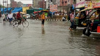 NCR Rain: People get relief from rain in NCR, clouds in Delhi