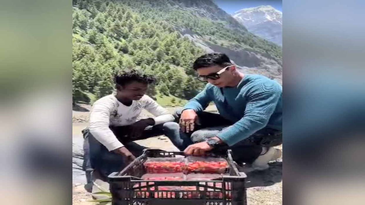 Actor Sonu Sood buys strawberries from youth from Bihar in Manali
