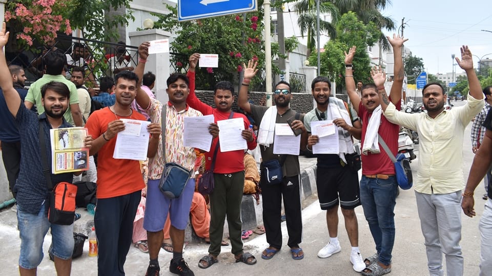 Amarnath Yatra 2023: Queues of devotees started decorating so far 3 lakhs have registered