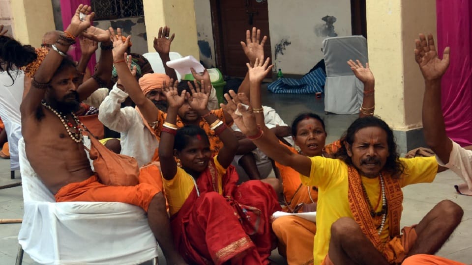 Amarnath Yatra 2023: Sadhus ready to register immediately, other devotees also reach Jammu
