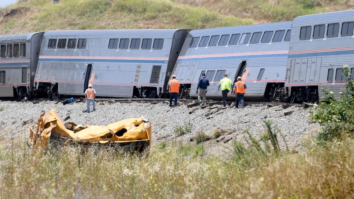US: Train collided with a truck stuck on the track in California, news of 16 people injured