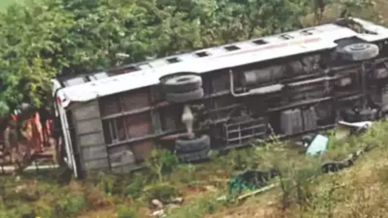West Bengal: Bus fell into a ditch in East Bardhaman; Vehicle lost control while trying to save a motorcycle