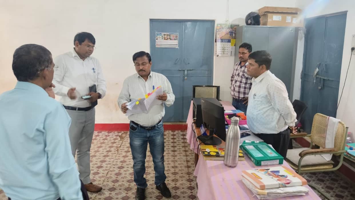 durg divisional commissioner suspended Patwari  Notice to SDM, Tehsildar, Revenue Inspector in bemetara