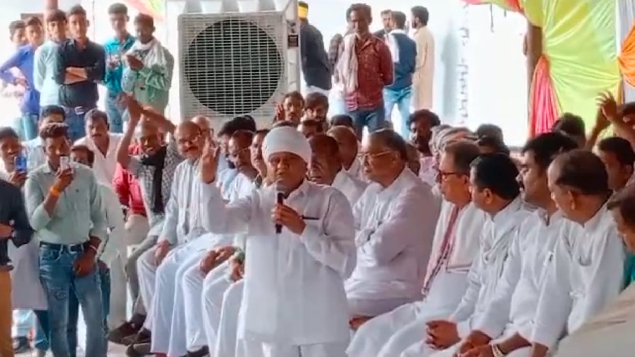 MP Politics: What did Congress leader Phool Singh Baraiya say, abusing the Home Minister in a crowded meeting