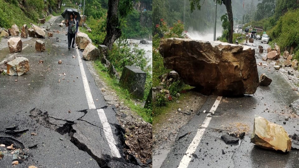 Landslide on Gangotri Highway Big boulders fell on road and damaged Uttarakhand news in Hindi