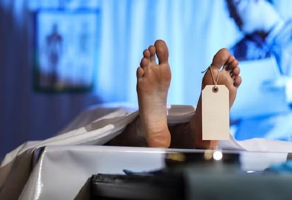 Decomposed body of elderly woman found in room, neighbors called police after foul smell