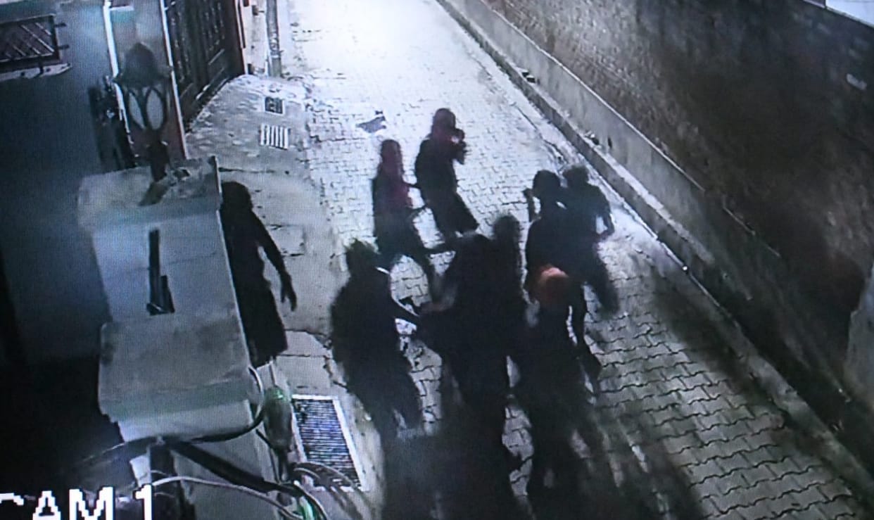 Many gangs have become active in Agra who rob people on the way