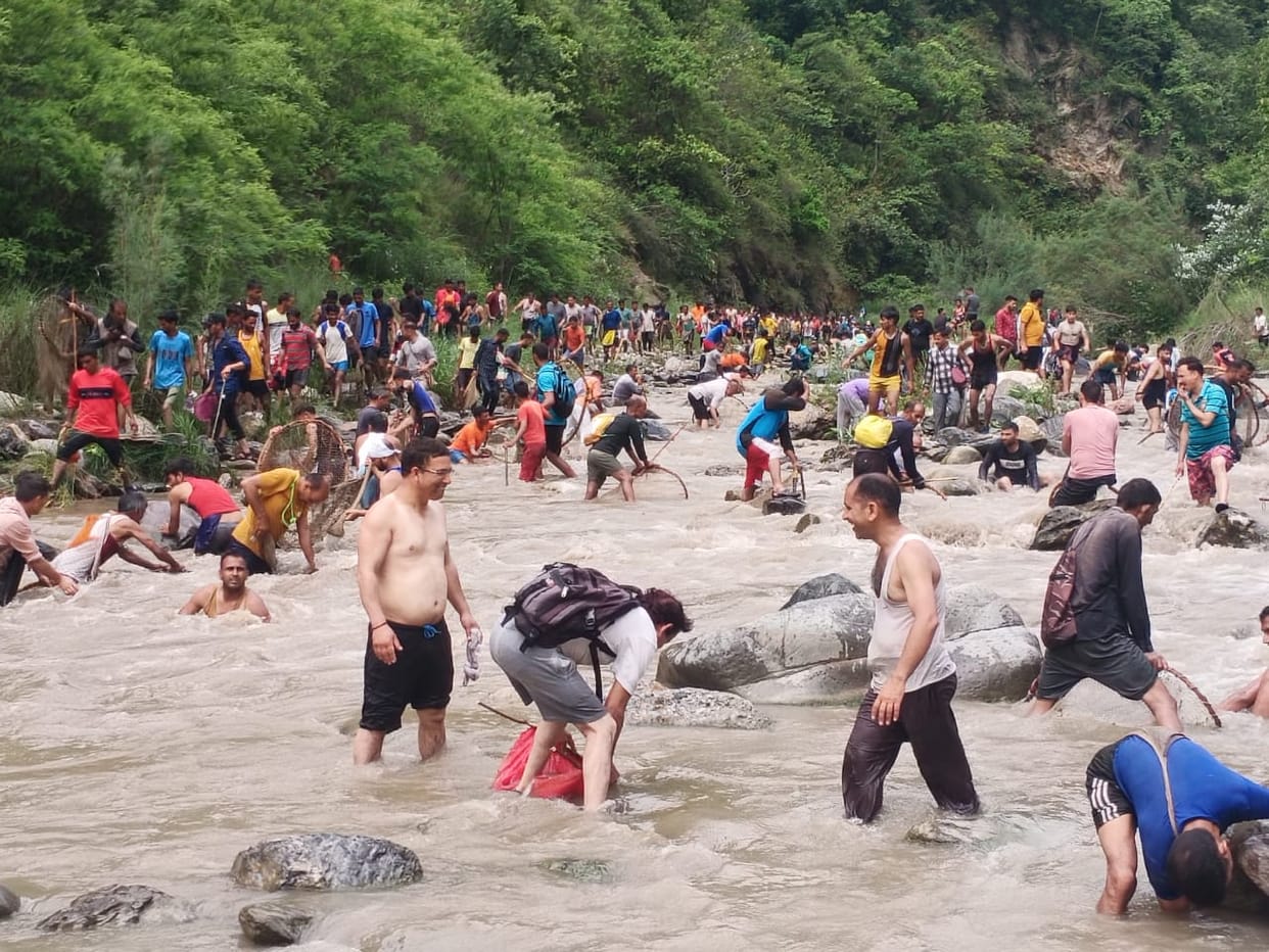 Uttarakhand historical Maun mela Thousands of Villagers doing fishing in Tehri Photos