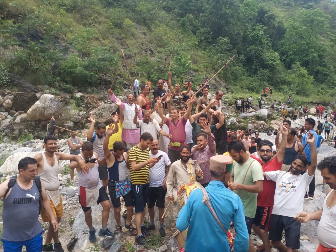 Uttarakhand historical Maun mela Thousands of Villagers doing fishing in Tehri Photos