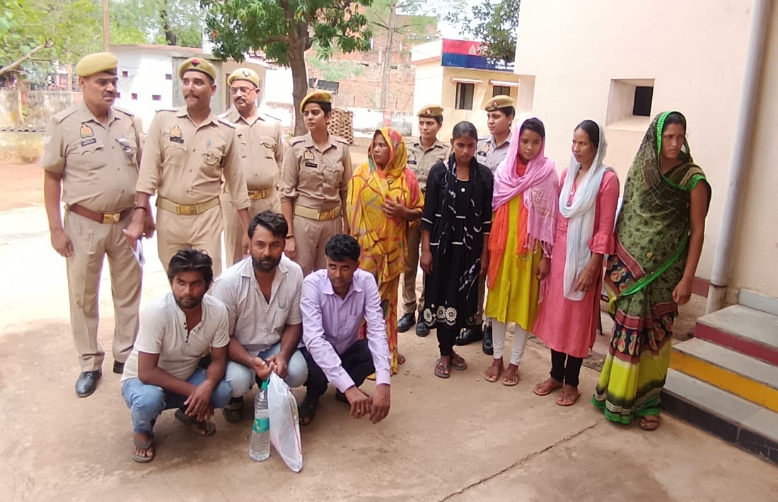 woman gave pretext of marriage in Bageshwar Dham called Mirzapur and looted one lakh