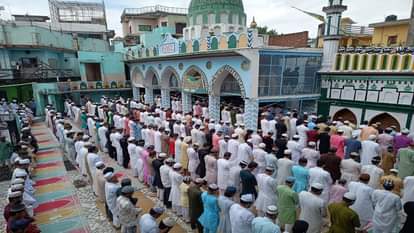 people offered namaz at Eidgah and masjid on bakrid