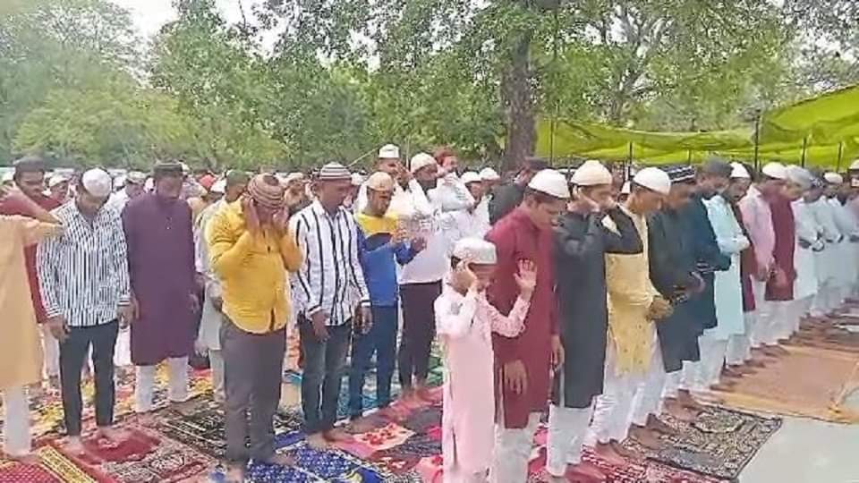 people offered namaz at Eidgah and masjid on bakrid