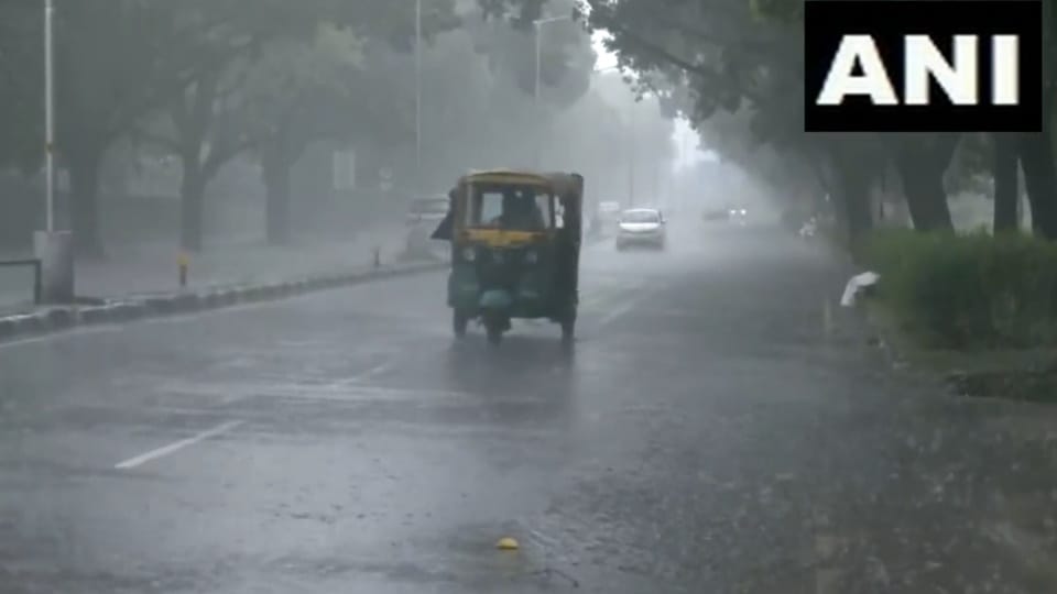 Possibility of heavy rain in Uttar Pradesh tomorrow.