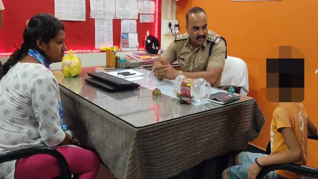 Rajgarh News Bhopal child doing bonded labor was rescued and rescued drunken lover-girlfriend used to beat him