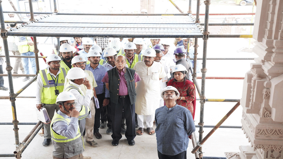 राम मंदिर में निर्माण कार्य