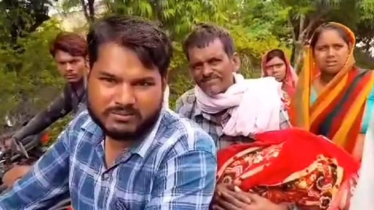 Satna CMHO served notice to civil surgeon and RMO for not providing vehicle to carry dead body