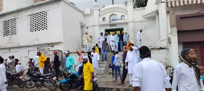 Bakrid Namaz Live: Namaz in mosques and Idgahs, Bakrid festival being celebrated, know why sacrifice is given?