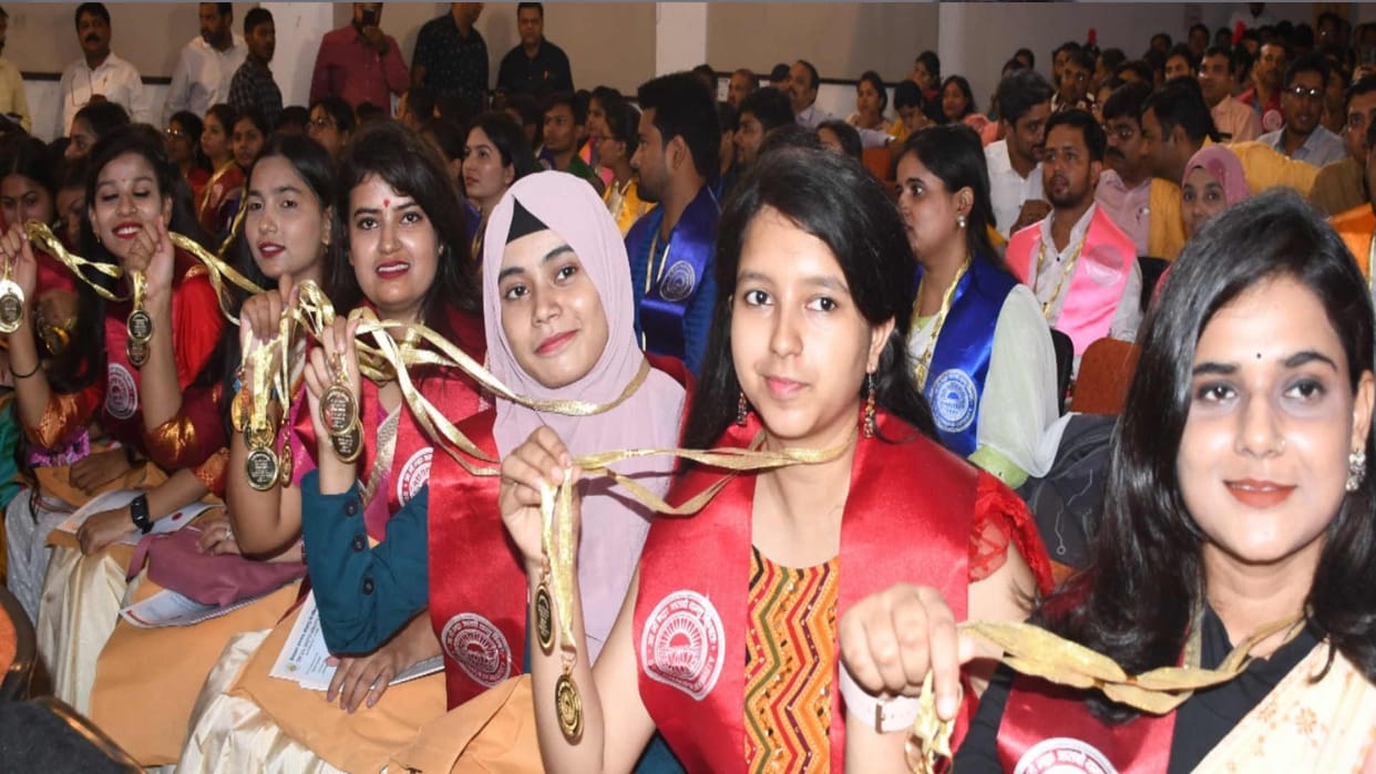 Toppers honored at 41st convocation of Deen dayal Upadhyay Gorakhpur University