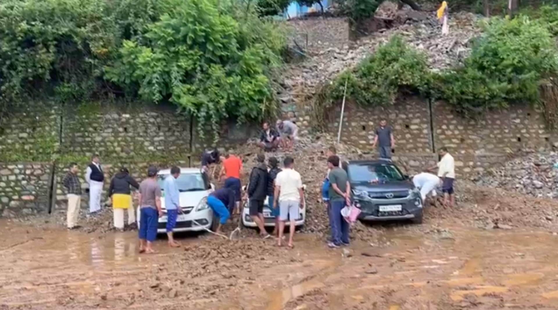 Uttarakhand Weather News Today 29 June Monsoon Heavy rains roads closed vehicles buried in debris watch Photos