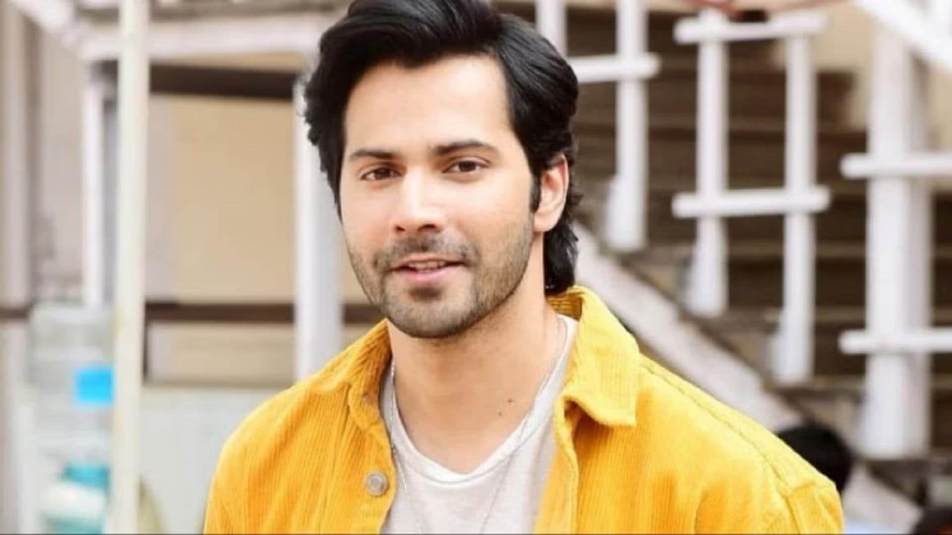 Bollywood celebs who reduced their fees after flop Films Akshay Kumar Kriti Sanon Varun Dhawan Shahid Kapoor