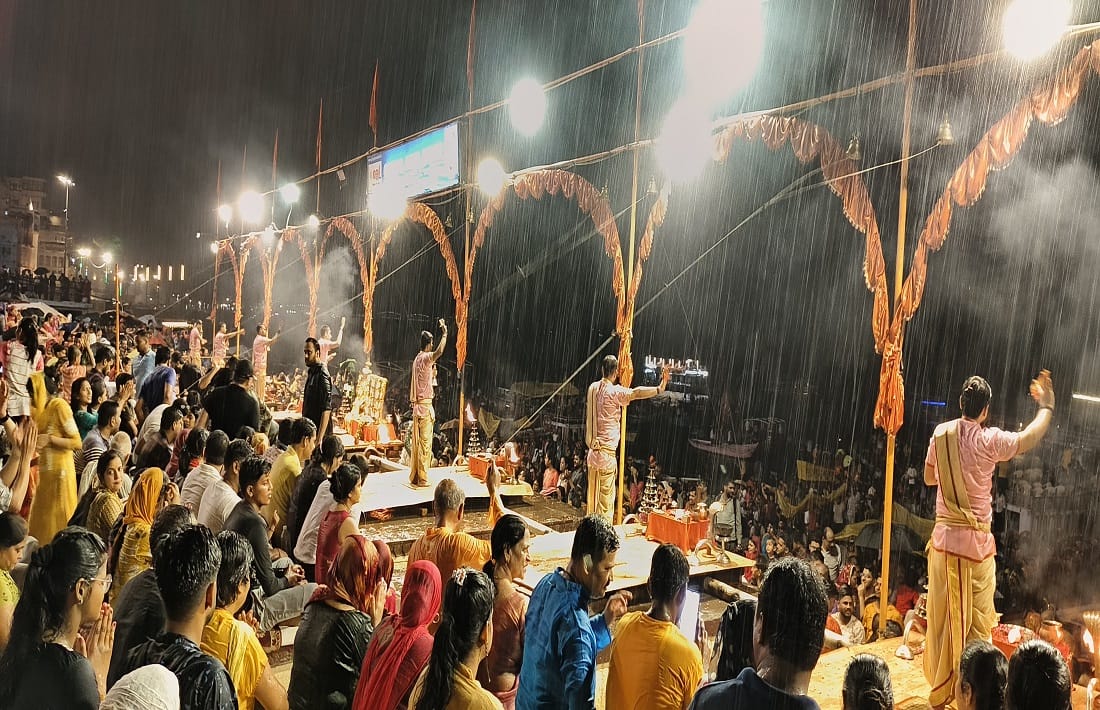 heavily rains in Varanasi ganga aarti Amidst rain water level of  river continues to rise