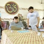 सांबा में अमरनाथ यात्रियों की कागजातों की जांच करते अधिकारी