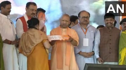 CM Yogi hand over keys of the houses built on the land free from Atiq Ahmed