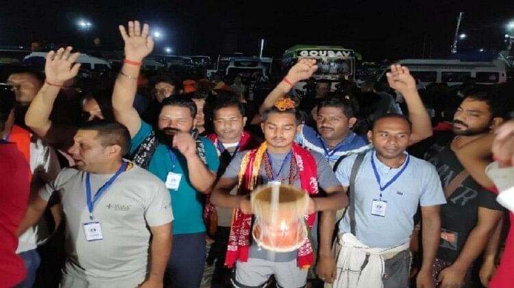 Amarnath Yatra 2023: First batch of Amarnath Yatris leaves from Jammu amidst tight security