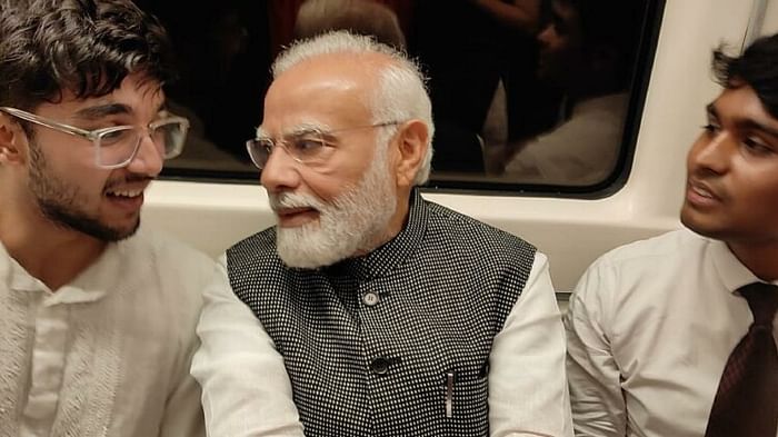 PM Modi in DU: Gujarati student meet PM in metro, Assamese student gave Gamosa