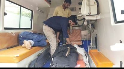 लखनऊ-आगरा एक्सप्रेसवे पर भीषण हादसा: डिवाइडर तोड़कर रॉन्ग साइड पहुंची कार, महिला सहित चार की मौत, छह घायल Four died including woman while six were injured in road accident on Lucknow Agra Expressway in Firozabad