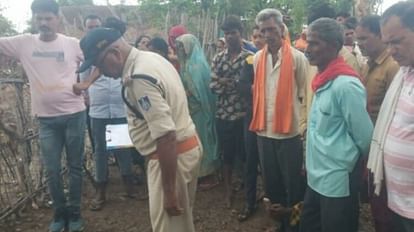 पानी के विवाद में महिला की सब्बल मारकर निर्मम हत्या, वारदात के बाद आरोपी फरार, तलाश मेंं जुटी पुलिस पानी के विवाद में महिला की सब्बल मारकर निर्मम हत्या, वारदात के बाद आरोपी फरार, तलाश मेंं जुटी पुलिस