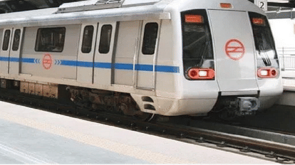 इंद्रलोक मेट्रो स्टेशन पर सुसाइड: ट्रेन के आगे कूदा शख्स, नहीं मिला कोई नोट, CCTV से होगी मृतक की पहचान man committed suicide by jumping in front of train at Indralok metro station update news