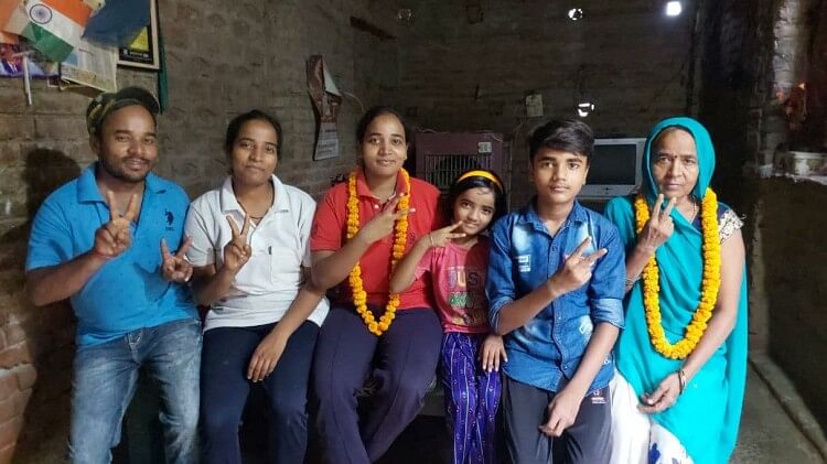 UP BEd Result 2023 Mistry daughter Shalini Patel of varanasi became topper of BEd entrance exam
