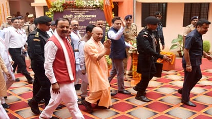 UP: Political mercury also rose along with injury to the mafia system, the Chief Minister also gave an edge to