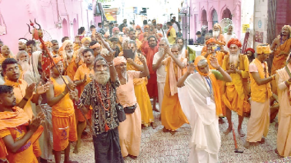 Amarnath Yatra 2023: First batch of Amarnath Yatris reached Bhagwati Nagar Jammu, LG will leave today
